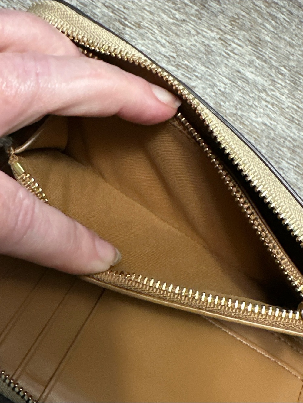 Coach Marian Tote Beige & White Sig Canvas with Snake-Print Handles/w wallet inc - Picture 16 of 16